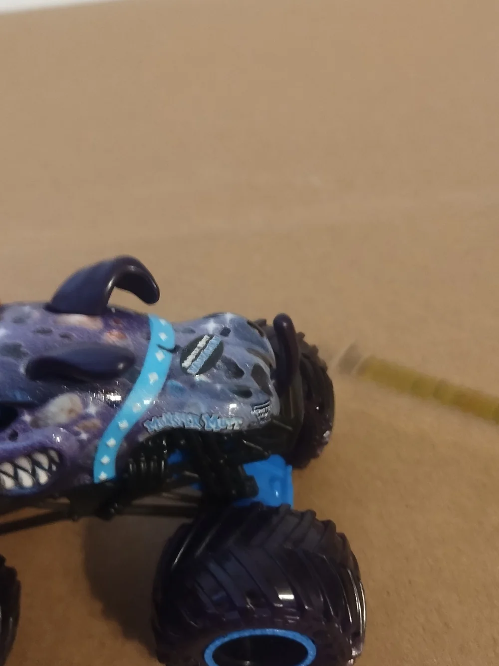 Spin Master Monster Jam Gears Galaxies Monster Mutt Dalmatian Purple 1:64